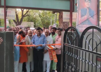 महाविकास आघाडीच्या अमळनेर संपर्क कार्यालयाचे उद्‌घाटन