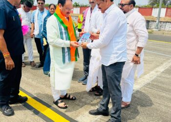 भाजपा अध्यक्ष जे. पी. नड्डा यांचं जळगाव विमानतळावर स्वागत