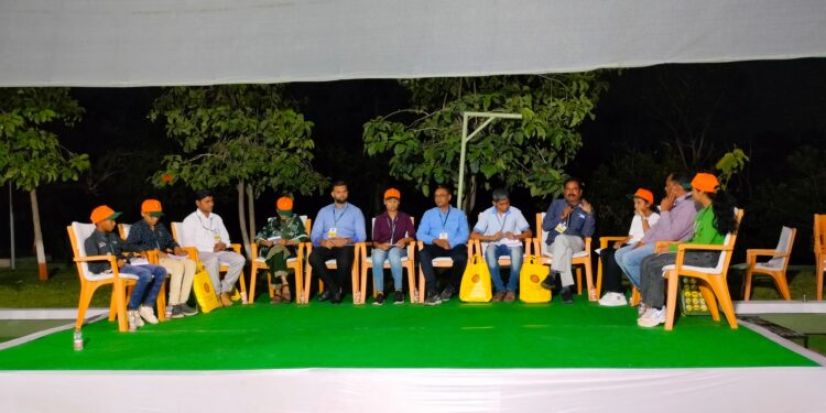 शेतीकडे व्यवसायीक दृष्टीने बघा : जैन हिल्सला फालीचे दहावे अधिवेशन सुरु; शेतकऱ्यांशी फालीच्या विद्यार्थ्यांचा संवाद