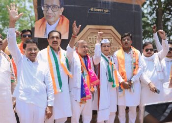 श्रीराम पाटील यांचे शक्ती प्रदर्शन करीत उमेदवारी अर्ज दाखल