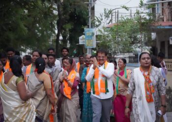 जळगाव लोकसभेच्या उमेदवार स्मिता वाघ यांनी रिंग रोड परिसरातील नागरिकांशी साधला संवाद