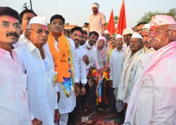 देशातील जुमलेबाज सरकार जाऊ दे, शेतकऱ्यांचे सरकार येवू दे