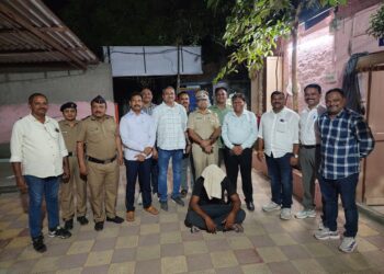 पैशासाठी आजीचा खुन करणाऱ्या नातू पोलिसांच्या ताब्यात