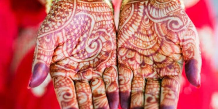 तू किन्नर आहेस….लग्नाच्या पहिल्याचं रात्री पत्नीला, वाद पोलिसात!