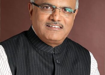 काँग्रसला मुस्लिम मतांचा मोह तर भाजपा कामगिरीवर मते मागत आहे