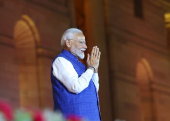 मोदींच्या मंत्रिमंडळात एकूण ७२ मंत्री ; संपूर्ण यादी पहा