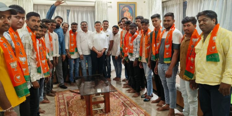 अमोल शिंदे यांचे नेतृत्वाखाली त्र्यंबक नगर मधील युवा ब्रिगेड चा भारतीय जनता पार्टी प्रवेश