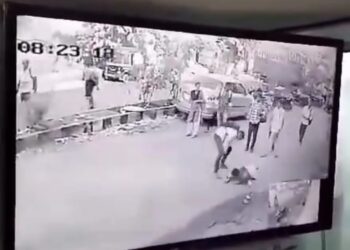 प्रियकराने भररस्त्यात प्रेयसीची केली हत्या;घटनेचा व्हिडीओ CCTV मध्ये कैद