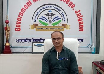 जळगाव ; नूतन अधिष्ठाता डॉ. सदानंद भिसे यांनी घेतला पदभार