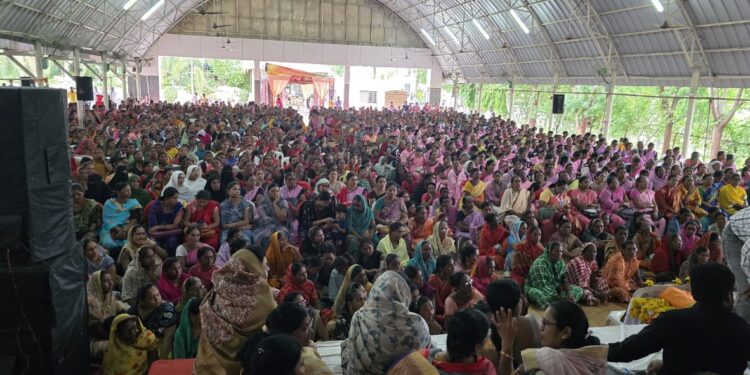 पाचोऱ्यात लाडकी बहीण योजनेच्या मार्गदर्शन मेळाव्याला महिलांची तुफान गर्दी