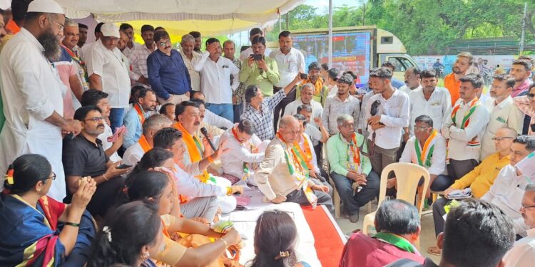 बळीराजांच्या मागण्या मान्य होईपर्यंत महाविकास आघाडीचे धरणे आंदोलन सुरूच राहील खासदार उन्मेशदादा पाटील यांचा एल्गार