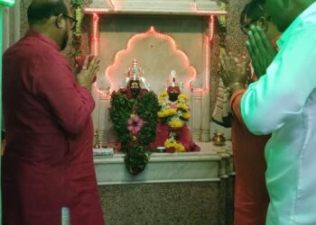 बोरनार येथे पालकमंत्र्यांच्या हस्ते विठ्ठलाची महापूजा !