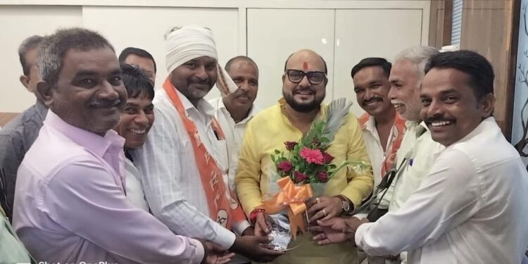 विकास कामांमुळे पालकमंत्र्यांच्या उपस्थितीत शेळगाव सरपंचाचा शिवसेनेत प्रवेश !