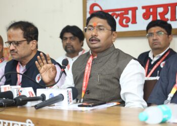 लोकशाहीच्या बळकटीसाठी वर्तमानपत्रांना बळ मिळणे गरजेचे आहे – वसंत मुंडे