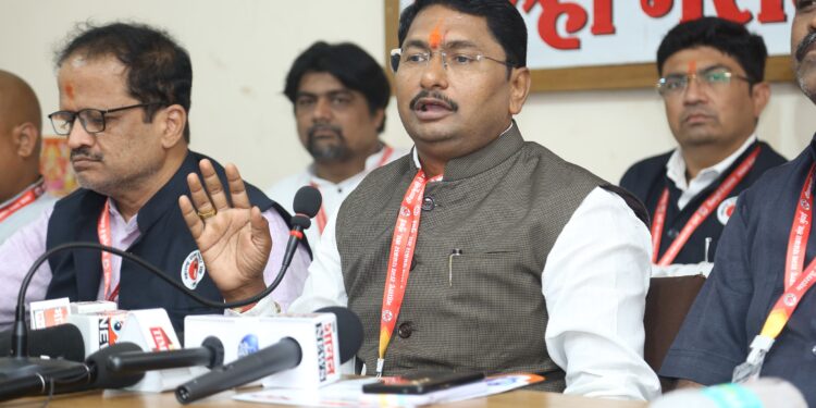 लोकशाहीच्या बळकटीसाठी वर्तमानपत्रांना बळ मिळणे गरजेचे आहे – वसंत मुंडे