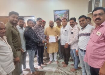 भोले सरकार मित्र परिवाराने दिले पालकमंत्र्यांना धरणगावातील कावड यात्रेचे निमंत्रण !