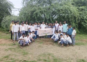 ‘माझी वसुंधरा अभियान’ अंतर्गत वावडदा शाळेत वृक्षारोपण