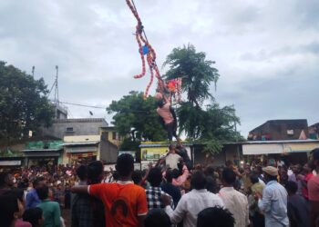 लोहारा येथे दहीहंडी उत्सवात ;