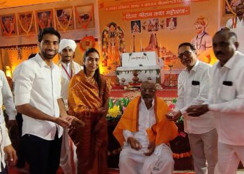 डॉ. केतकीताई पाटील यांनी अयोध्येतील रामल्लाचे दर्शन घेऊन श्रीराम कथेचे  केले श्रवण