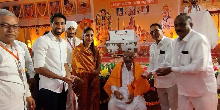 डॉ. केतकीताई पाटील यांनी अयोध्येतील रामल्लाचे दर्शन घेऊन श्रीराम कथेचे  केले श्रवण