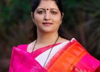 महाराष्ट्र राज्य महिला आयोगाच्या अध्यक्ष रुपाली चाकणकर जळगाव जिल्हा दौऱ्यावर