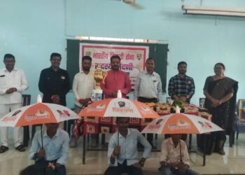 धरणगावात विद्यार्थी सेना शाखेच्या फलकाचे प्रतापराव पाटील यांच्या हस्ते उद्घाटन !