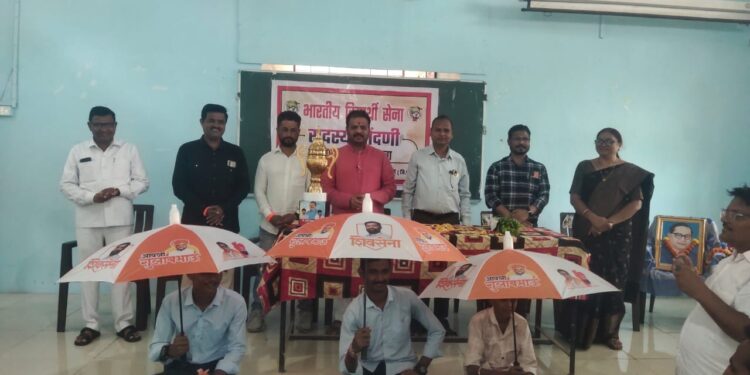 धरणगावात विद्यार्थी सेना शाखेच्या फलकाचे प्रतापराव पाटील यांच्या हस्ते उद्घाटन !