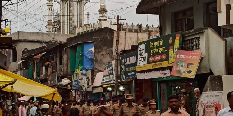 सण उत्सवाच्या पार्श्वभूमीवर यावल पोलिसांचा रूट मार्च