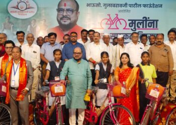 भाऊसो गुलाबराव पाटील फाऊंडेशन तर्फे 500 मुलींना मोफत सायकल वाटप
