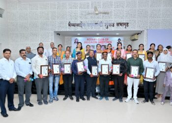 रोटरी क्लब ऑफ जळगाव मिडटाऊन तर्फे प्राचार्य, मुख्याध्यापक, शिक्षकांचा सत्कार