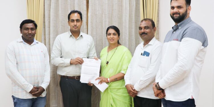 ओला दुष्काळ जाहिर करून शेतकऱ्यांना सरसकट आर्थिक मदत द्यावी