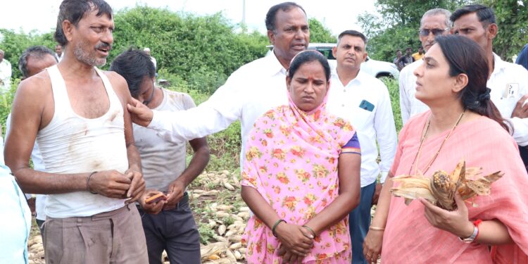 ओला दुष्काळ जाहीर करून शेतकऱ्यांना आचारसंहिते पुर्वी नुकसान भरपाई द्यावी-रोहिणी खडसे