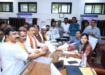 जामनेर येथे ग्रामविकास मंत्री गिरीश महाजन यांनी भरला उमेदवारी अर्ज