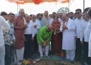 पालकमंत्र्यांच्या हस्ते मराठा समाज बहुउद्देशीय सभागृहाचे भूमिपूजन संपन्न !