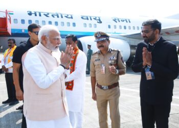 प्रधानमंत्री नरेंद्र मोदी यांचे नांदेड विमानतळावर आगमन ;   पोहरादेवीसाठी हेलिकॉप्टरने प्रस्थान