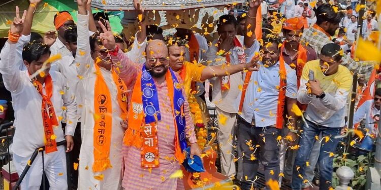 सुमारे २० हजार जनसागराच्या साक्षीने शिवसेना नेते ना. गुलाबराव पाटलांचा अर्ज दाखल