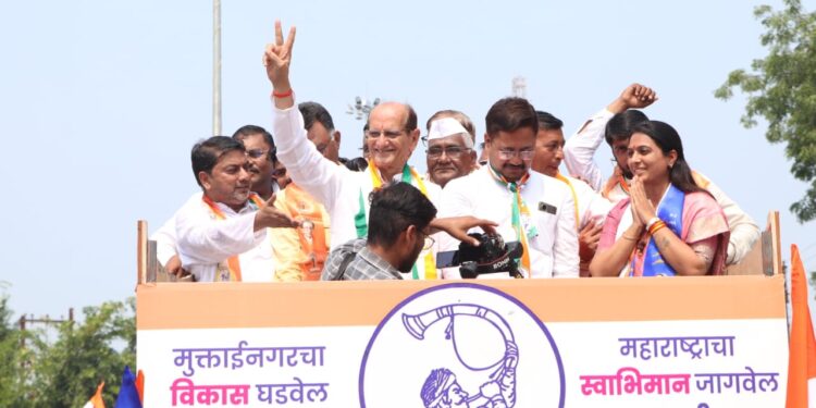 हजारोंच्या उपस्थितीत रोहिणी खडसे यांचा उमेदवारी अर्ज दाखल