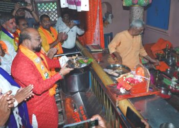 माझ्या विजयासह महायुतीचे सरकार येऊ दे ! – गुलाबराव पाटलांचे पद्मालय येथिल बाप्पाला साकडे