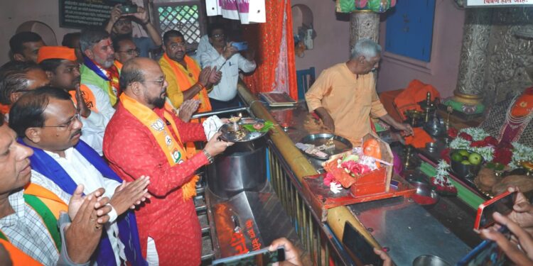 माझ्या विजयासह महायुतीचे सरकार येऊ दे ! – गुलाबराव पाटलांचे पद्मालय येथिल बाप्पाला साकडे