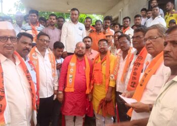 विटनेरची अख्खी ग्रामपंचायत शिवसेनेत : गुलाबराव पाटलांनी केले स्वागत