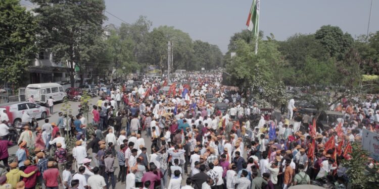 जयश्रीताईंचा उमेदवारी अर्ज दाखल करण्यासाठी लोटला जनसागर