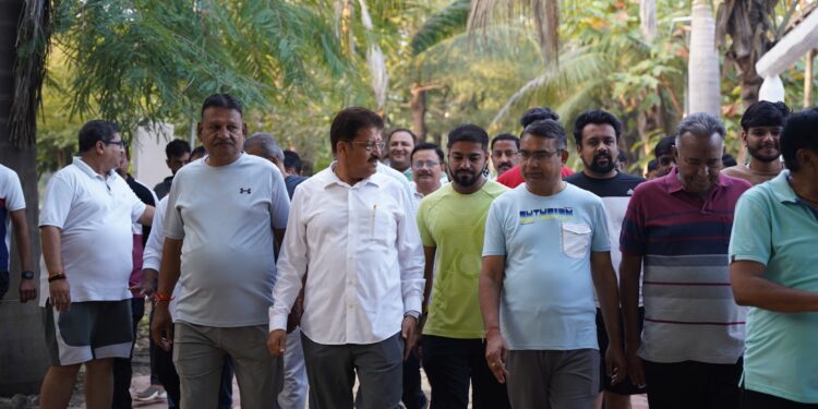 महायुतीचे उमेदवार आ. राजूमामा भोळे यांच्या गाठीभेटी सुरु ; लांडोरखोरी उद्यानात नागरिकांकडून स्वागत