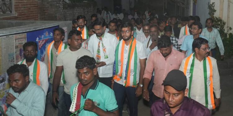 चितोडा-सांगवी बु-हंबर्डी-हिंगोणा येथे काँग्रेसचे उमेदवार धनंजय चौधरी यांनी ग्रामस्थांशी साधला संवाद