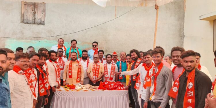 धरणगाव शहरातील शेकडो कार्यकर्त्यांच्या शिवसेनेत प्रवेश