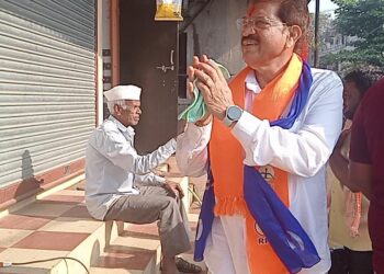 आ. राजूमामा भोळे यांच्या प्रचाराचा नारळ फुटला, प्रचार रॅलीमध्ये पहिल्याच दिवशी घेतली आघाडी