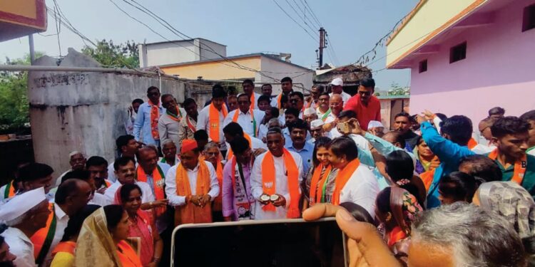 भाजपाचे उमेदवार अमोल जावळे यांच्या प्रचाराचा डॉ. उल्हास पाटील यांच्या हस्ते शुभारंभ