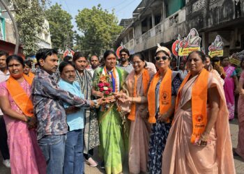 ज्येष्ठांचा आशीर्वाद घेऊन जयश्रीताईंच्या प्रचाराला प्रारंभ; प्रभाग क्रमांक ५ मध्ये उत्स्फूर्त प्रतिसाद