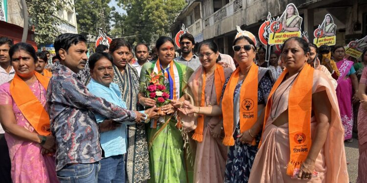 ज्येष्ठांचा आशीर्वाद घेऊन जयश्रीताईंच्या प्रचाराला प्रारंभ; प्रभाग क्रमांक ५ मध्ये उत्स्फूर्त प्रतिसाद