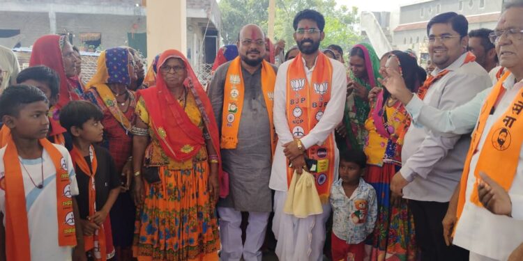 “गुलाबराव पाटील येणून जास्तीत जास्त मतेशी जीकान लायर “- बंजारा तांडा वासियांचा निर्धार !