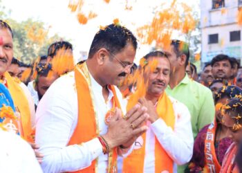 आ.किशोरआप्पा पाटील यांच्या प्रचारार्थ महारॅलीतून कार्यकर्त्यांचा विजयाचा संकल्प